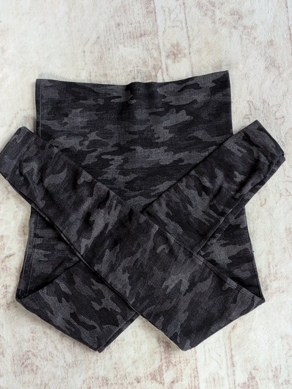 Spanx Dark Gray Camo Stretch Leggings, Size Small
